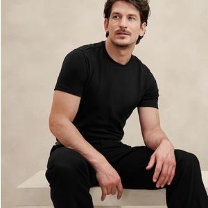 Banana Republic Luxury Touch T-shirt Black Size
Medium Tall